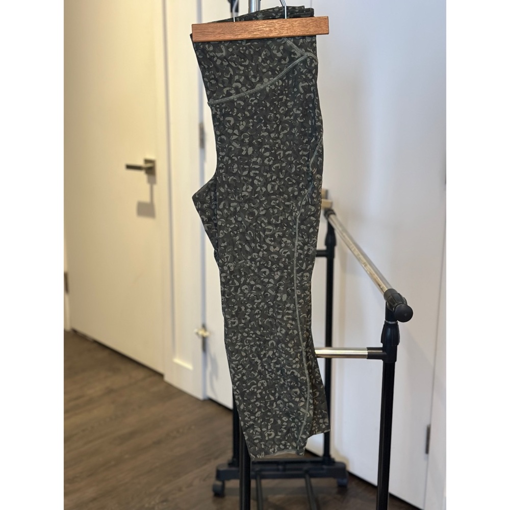 Leggings Base Pace HR Crop 23” Intertwined Camo Medium Olive Multi Size 12